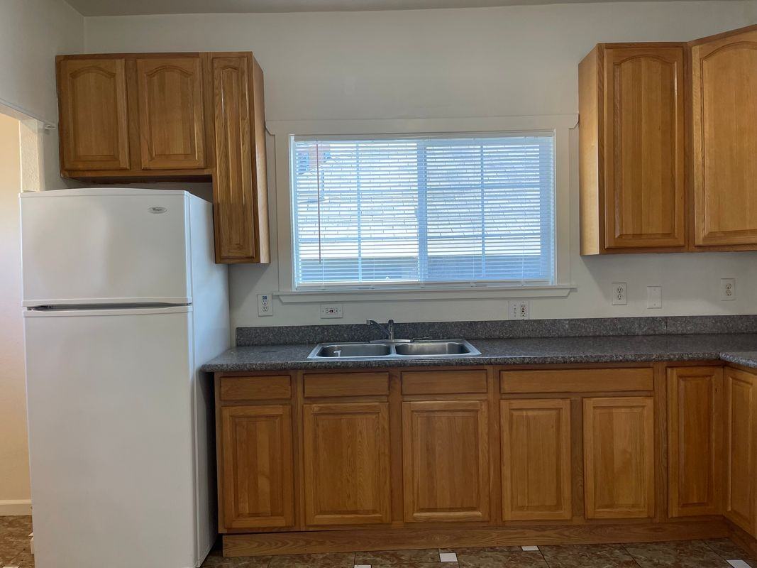 682 W Macarthur Blvd - Photo 4 of 11