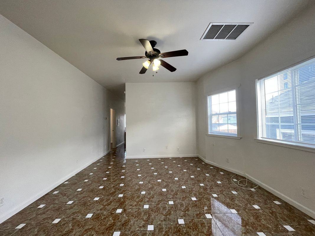 682 W Macarthur Blvd - Photo 5 of 11