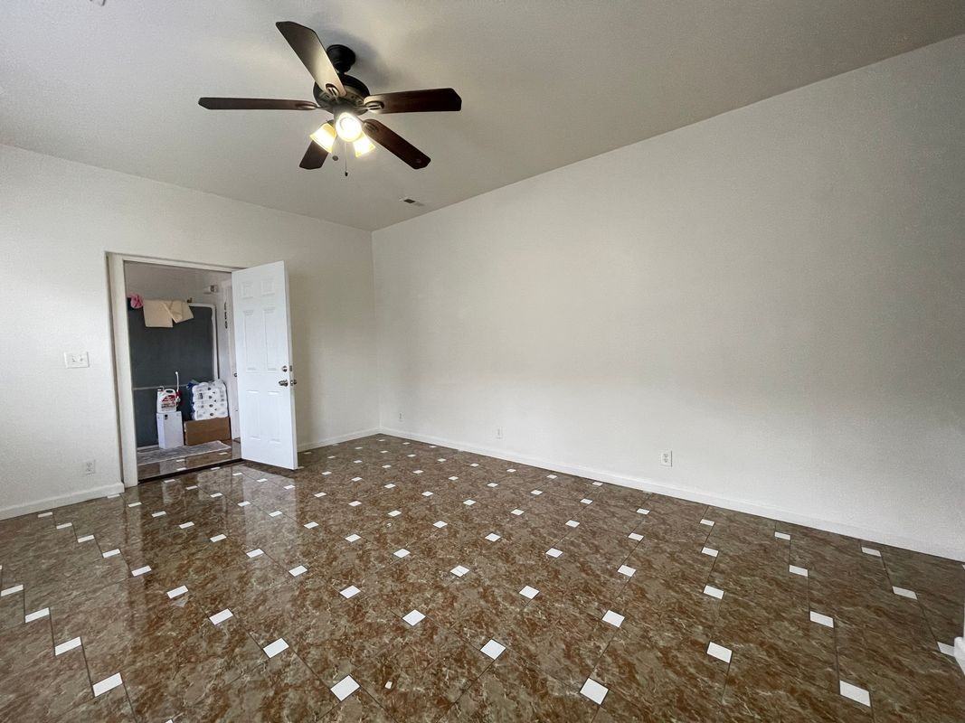 682 W Macarthur Blvd - Photo 6 of 11