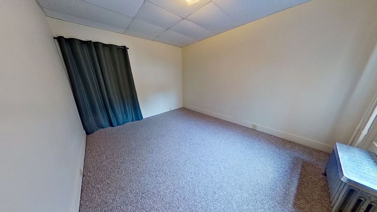 138 S Franklin St - Photo 5 of 9