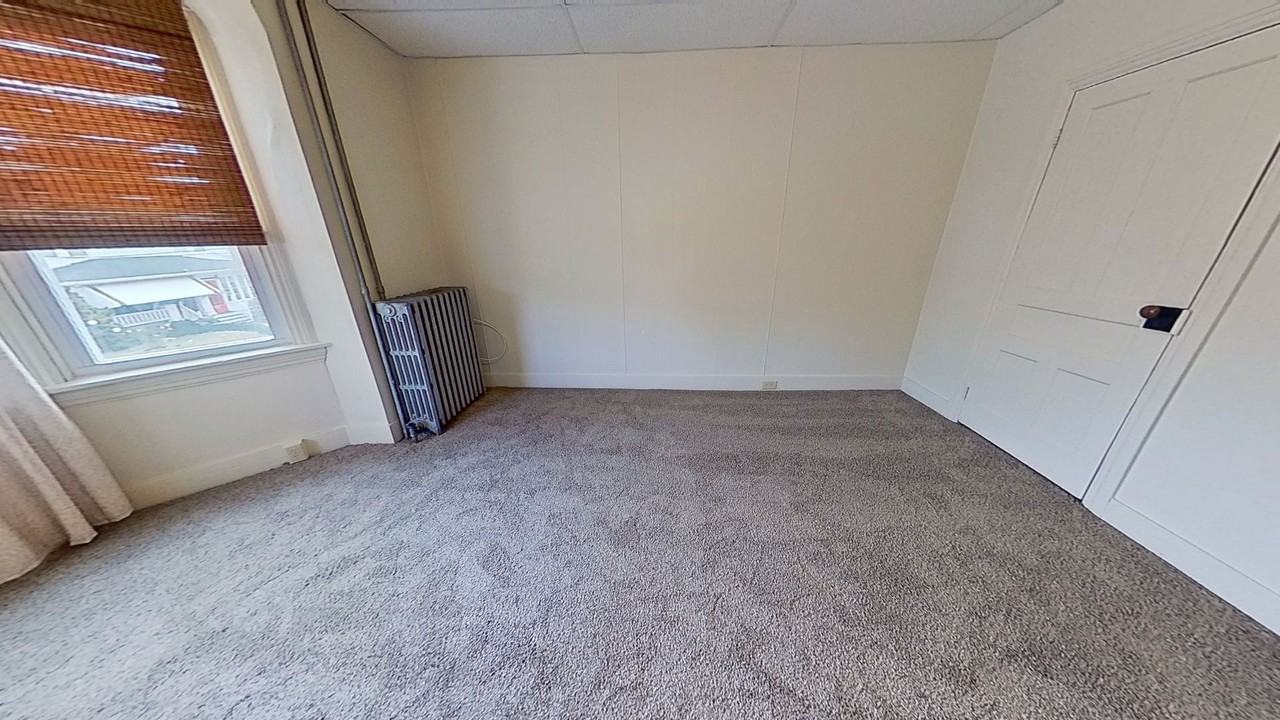 138 S Franklin St - Photo 6 of 9