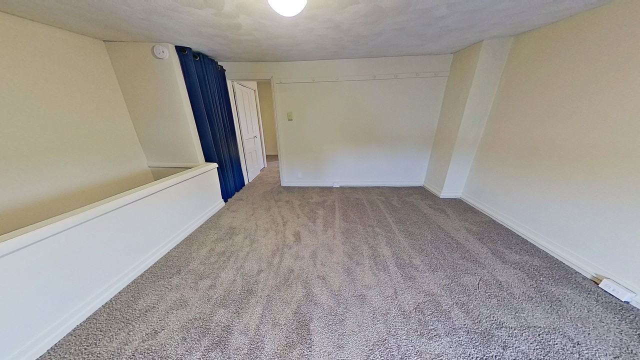 138 S Franklin St - Photo 7 of 9