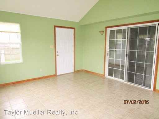 202 Melonie Dr - Photo 3 of 8