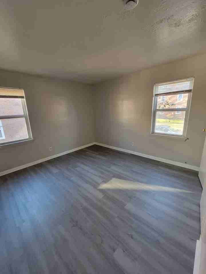 SLA - Superior Luxor - Photo 7 of 9