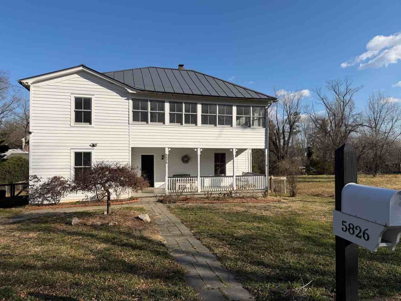 5826 Railroad Ave - Photo 2 of 41