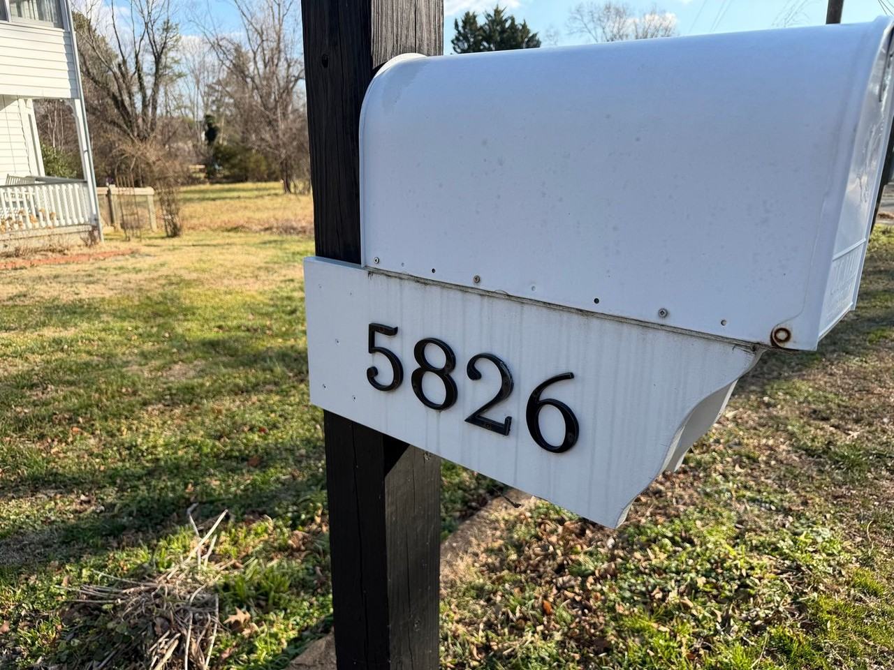 5826 Railroad Ave - Photo 3 of 41