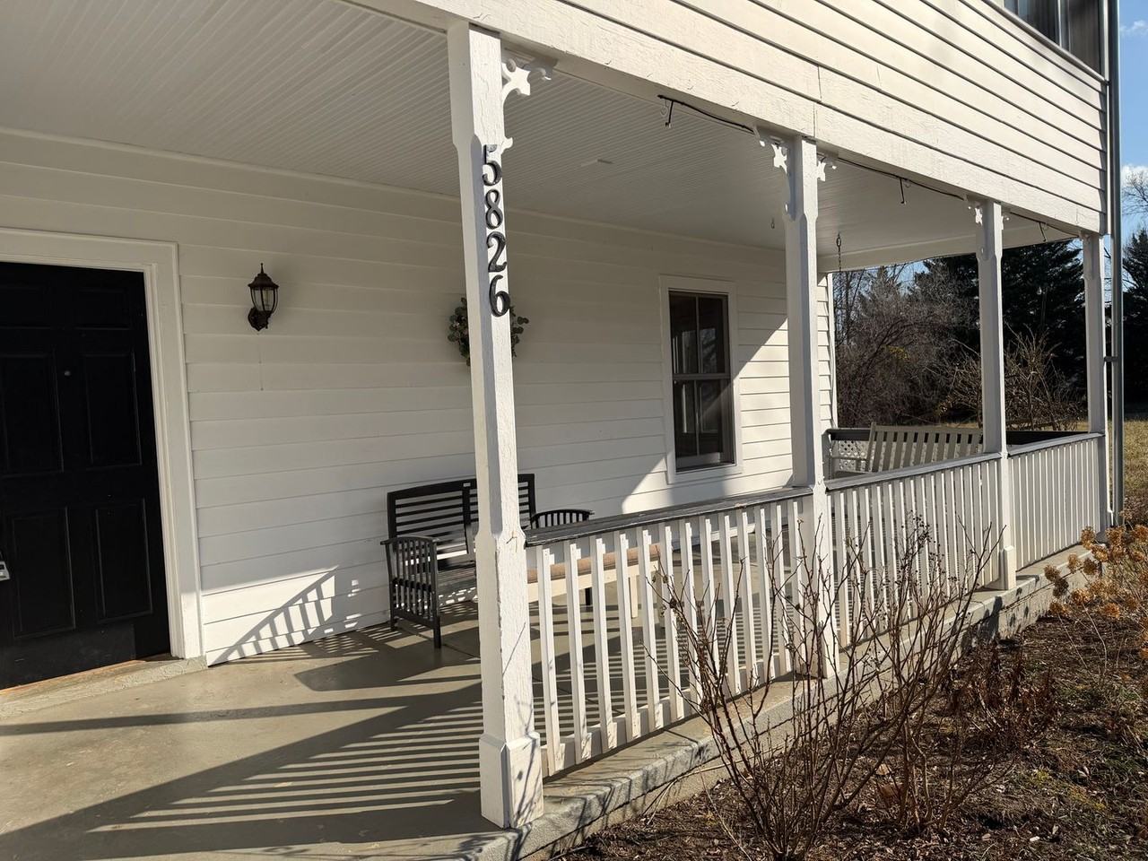 5826 Railroad Ave - Photo 4 of 41