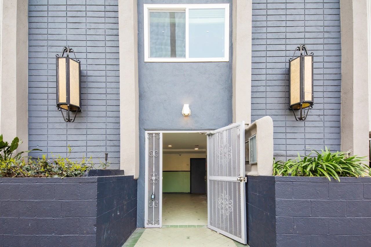 844 W 164th St - Photo 4 of 29