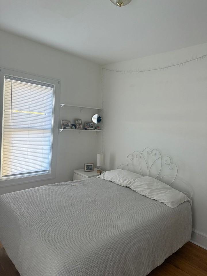 1067 Saint Clair Ave - Photo 2 of 16