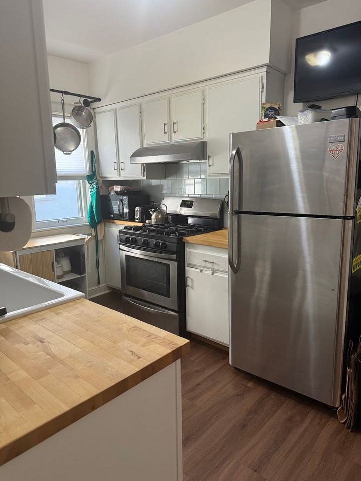 1067 Saint Clair Ave - Photo 5 of 16