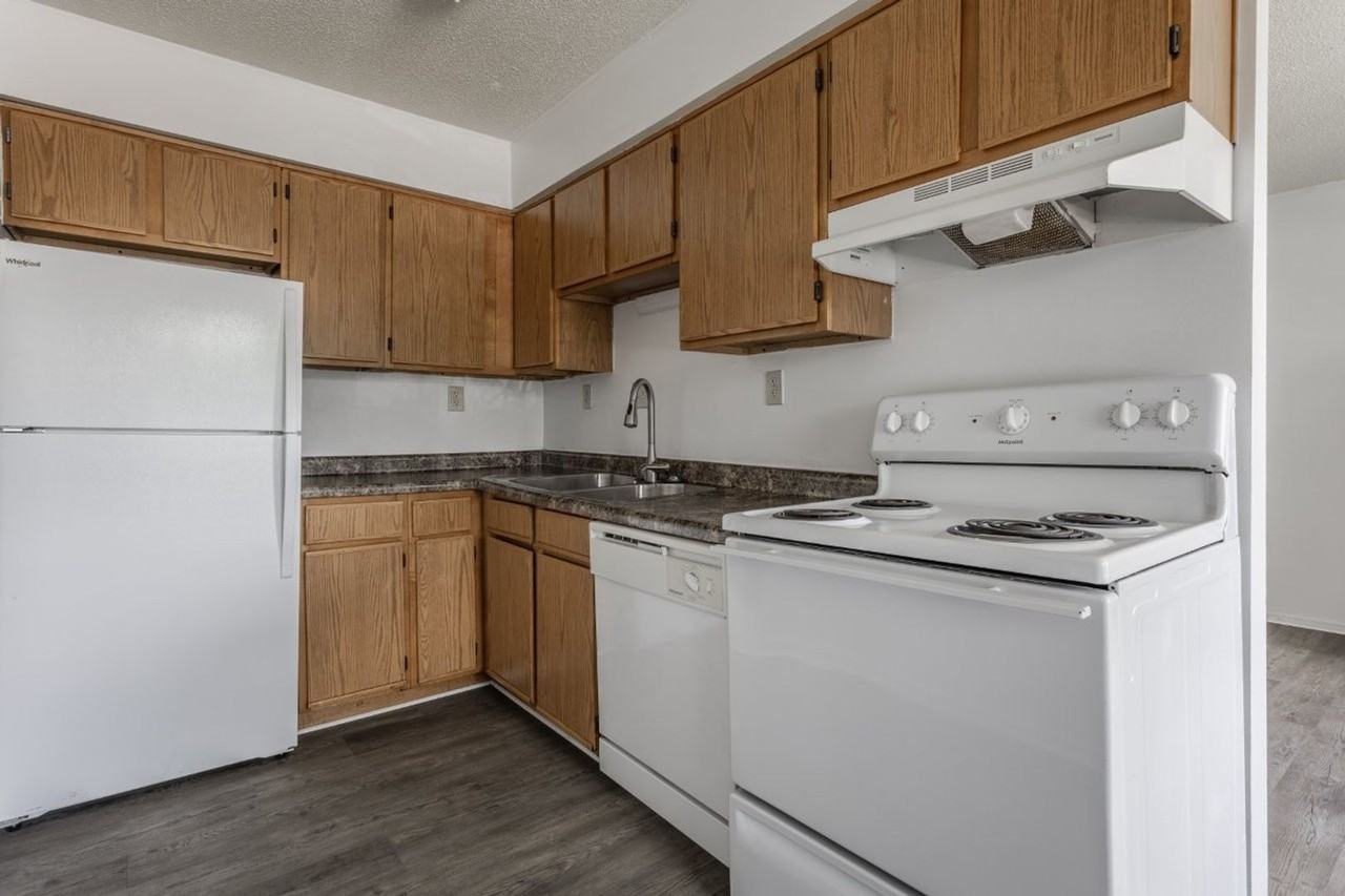 Ivy Green - Photo 5 of 25