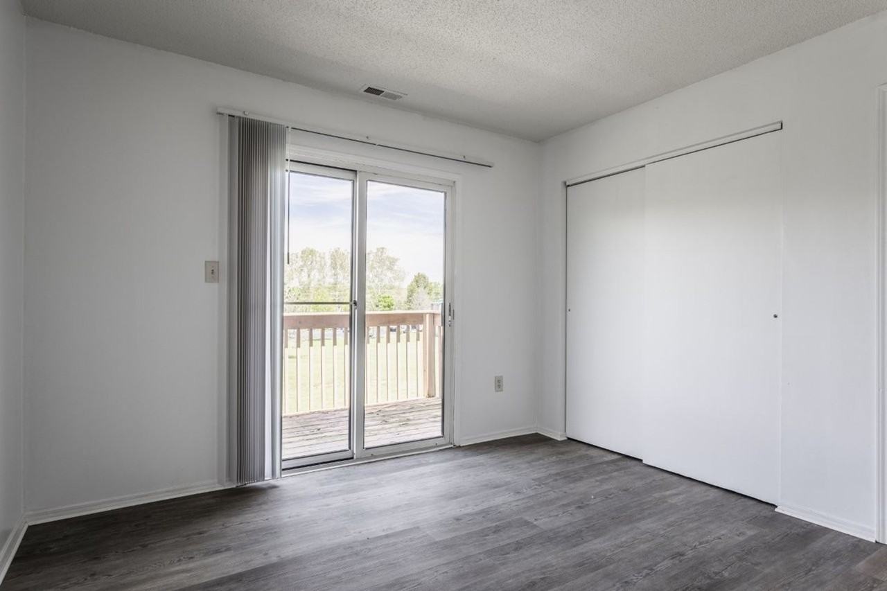 Ivy Green - Photo 6 of 25