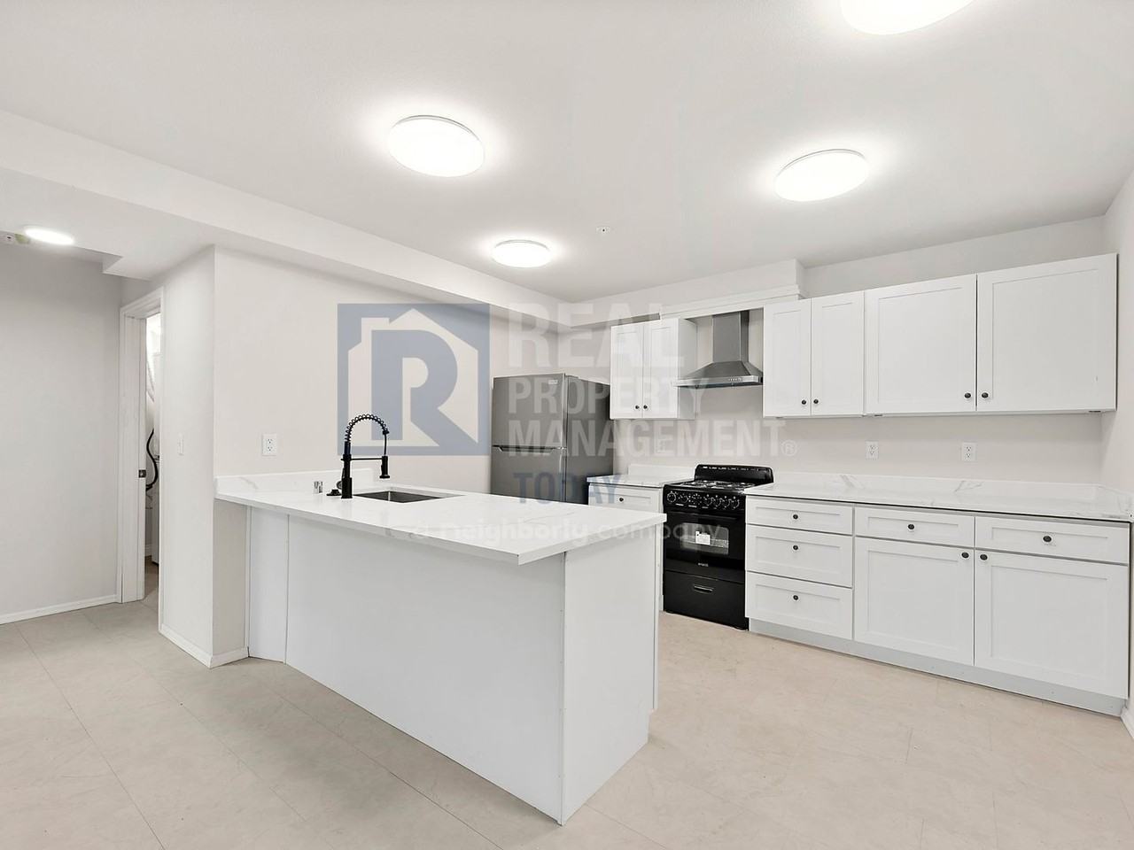 The One Apt - 7843 (Silver) - Photo 7 of 40