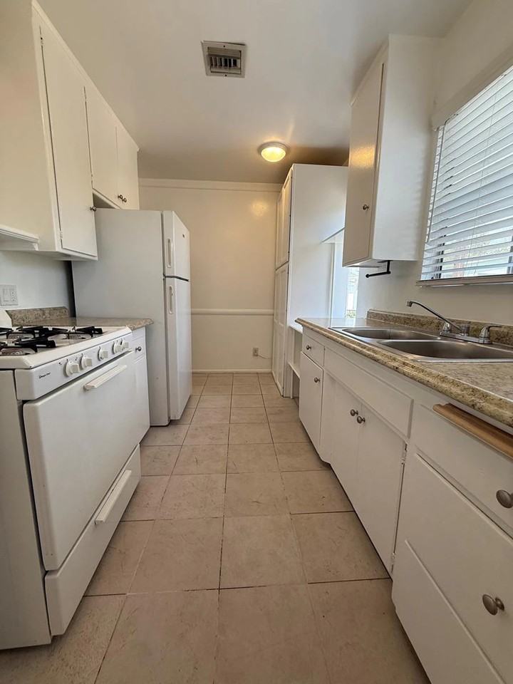 947 7th Street, - Photo 6 of 50