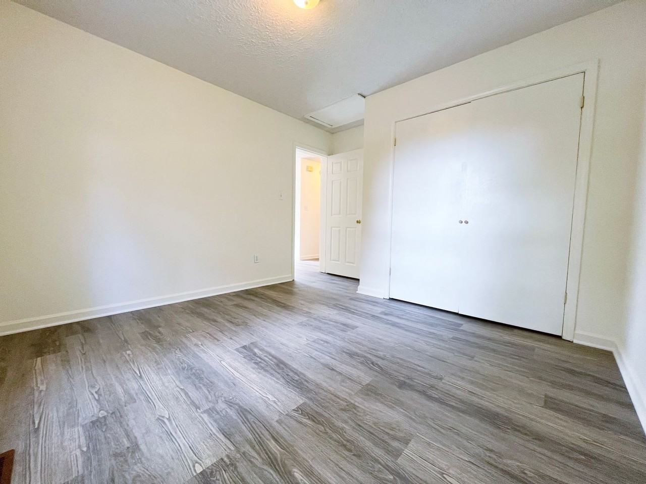 2200 Spring Garden St - Photo 5 of 10