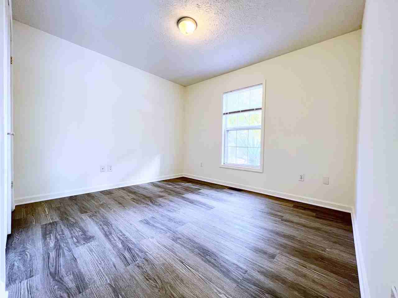 2200 Spring Garden St - Photo 6 of 10