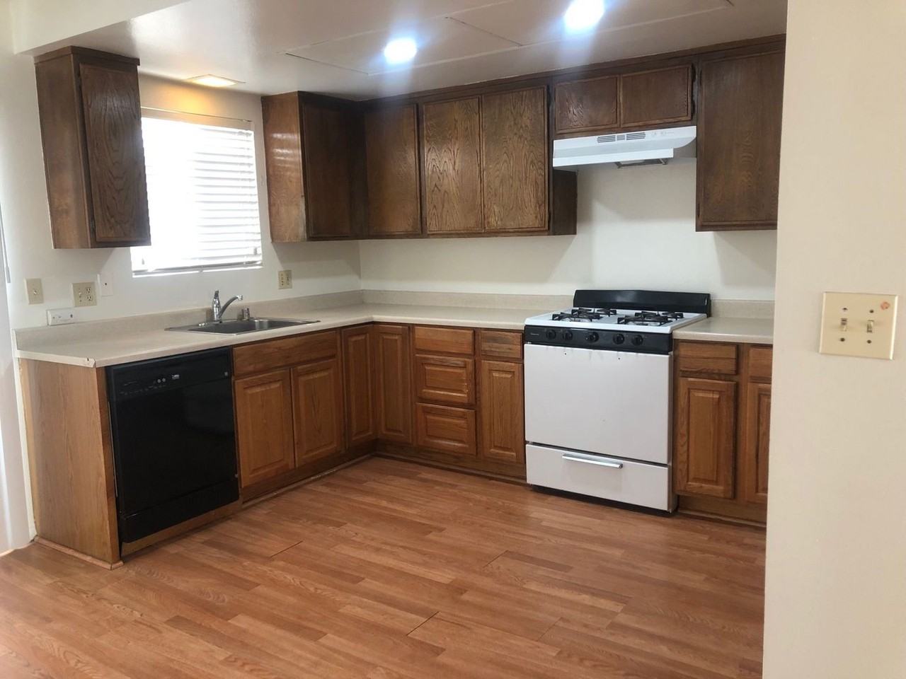 421 E Park Ave #1 - Photo 5 of 8