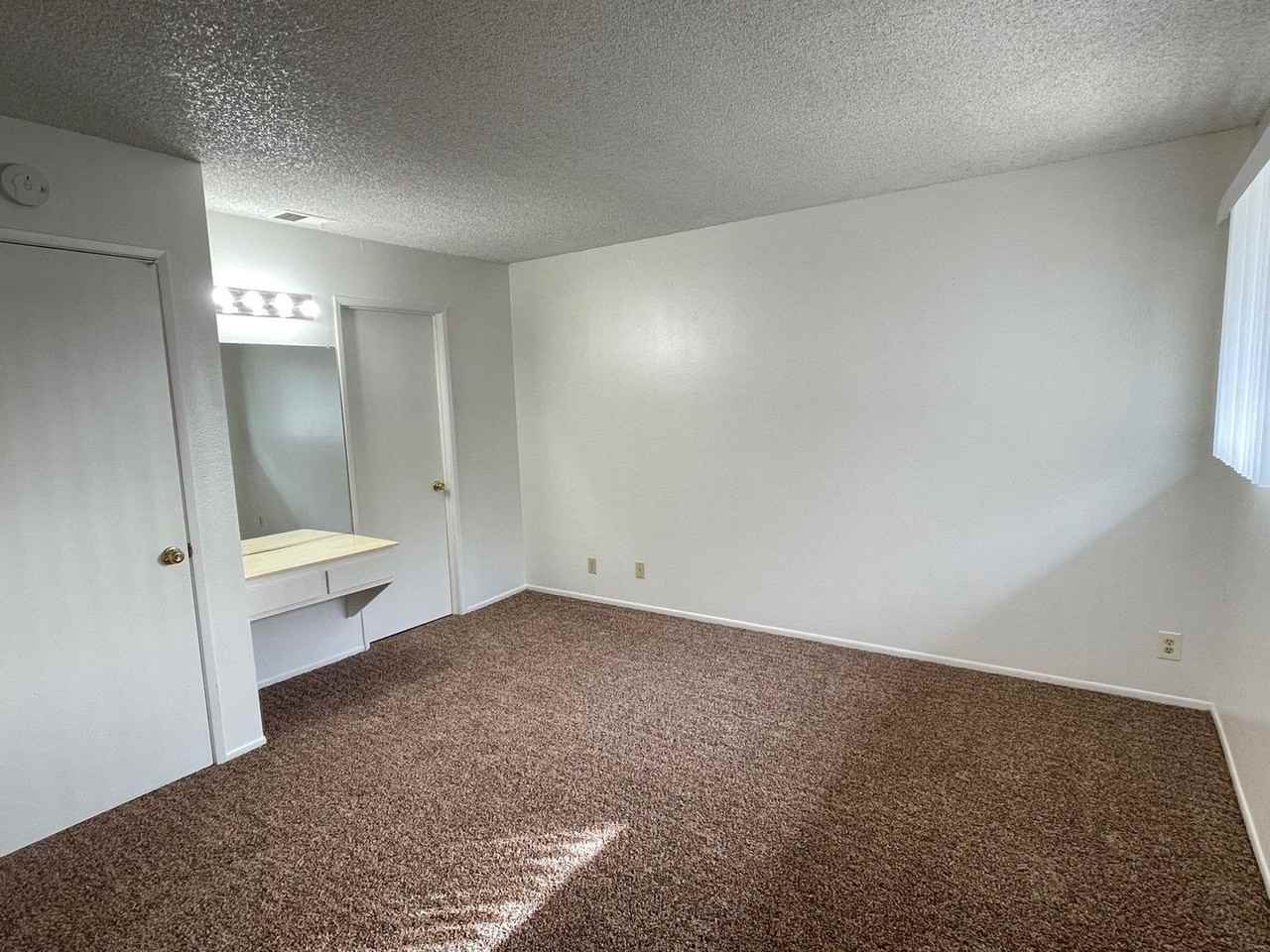 421 E Park Ave #1 - Photo 6 of 8