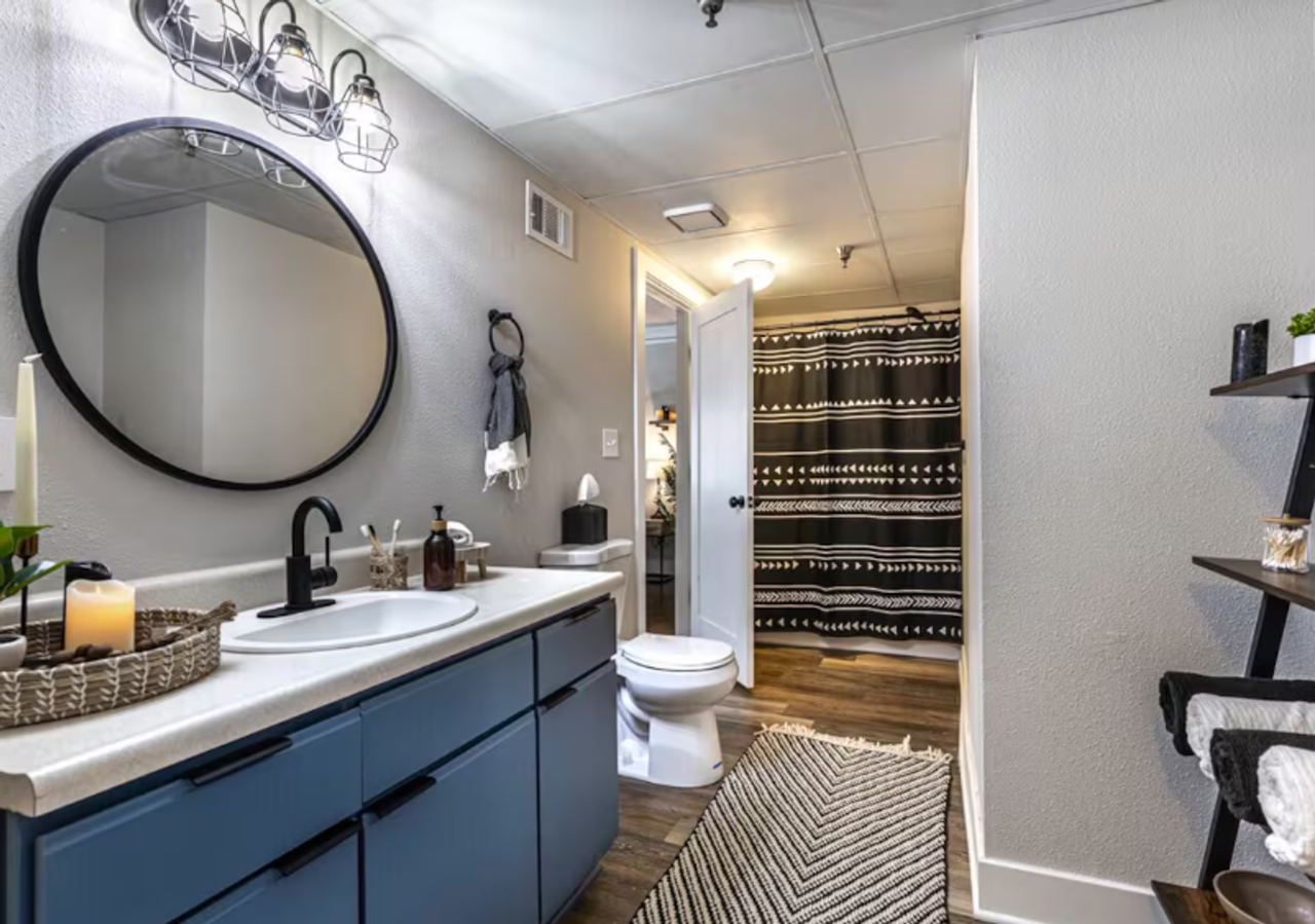 Windsor Manor - Photo 2 of 30