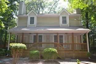 2 Bedroom Duplex Apartment Close to Campus! - Photo 1 of 1