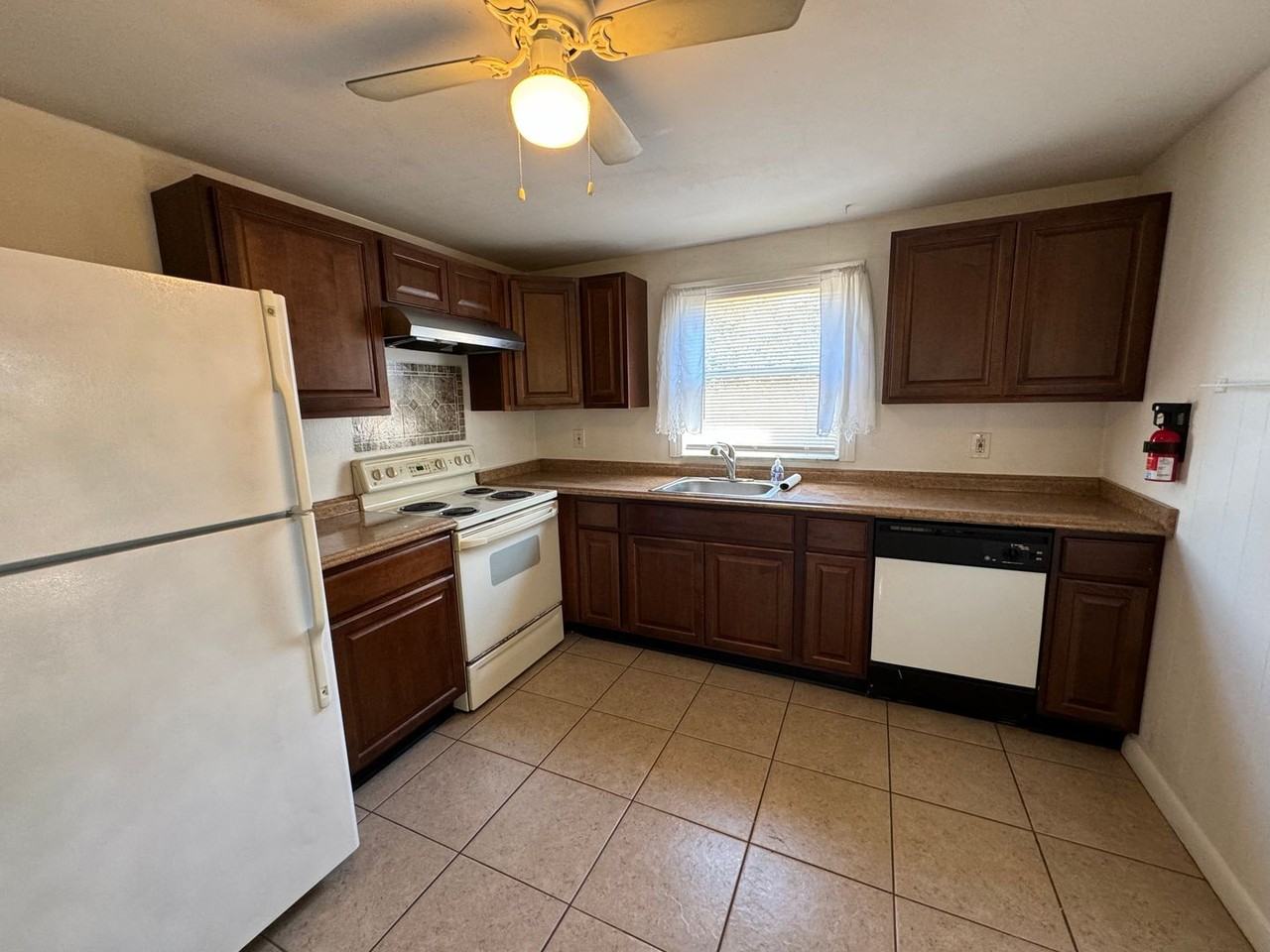 1405 Gattis Dr - Photo 7 of 14