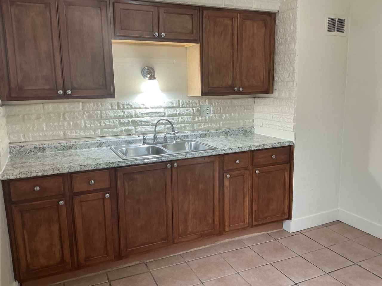 4719 N 46th St - Photo 4 of 19