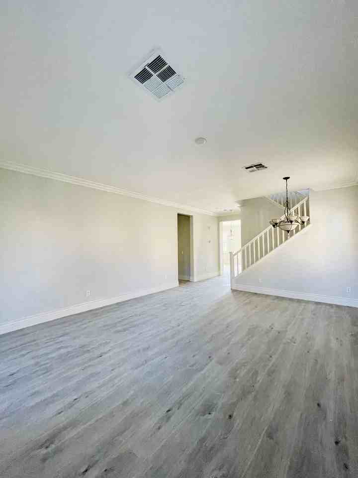 33 Tall Ruff Dr - Photo 2 of 33