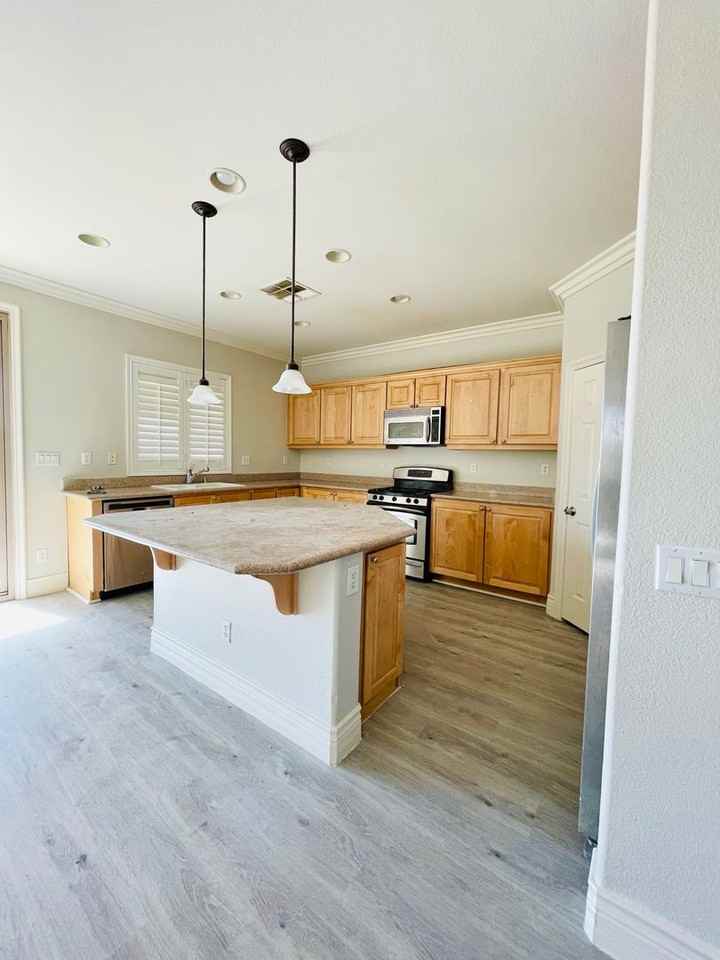 33 Tall Ruff Dr - Photo 4 of 33