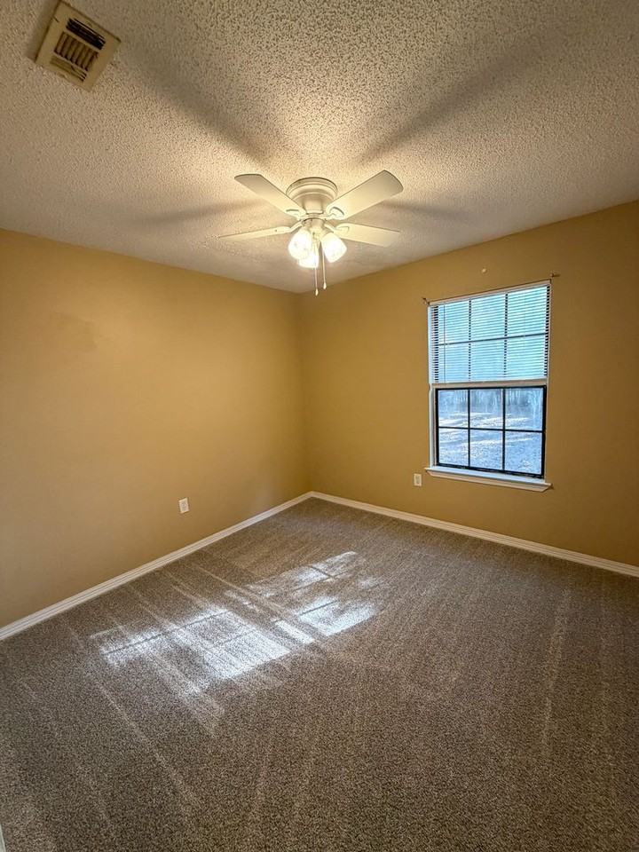 115 Springwood Cir - Photo 6 of 15