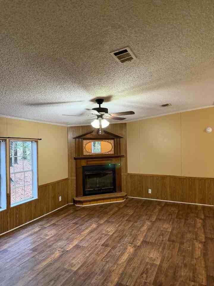 1669 Pickens Cir - Photo 2 of 9