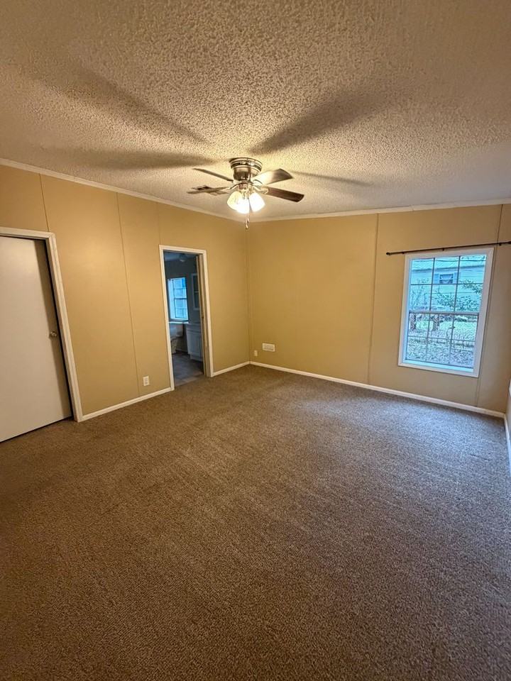 1669 Pickens Cir - Photo 3 of 9