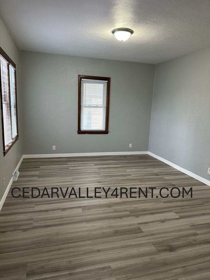 1821 Forest Ave - Photo 5 of 8