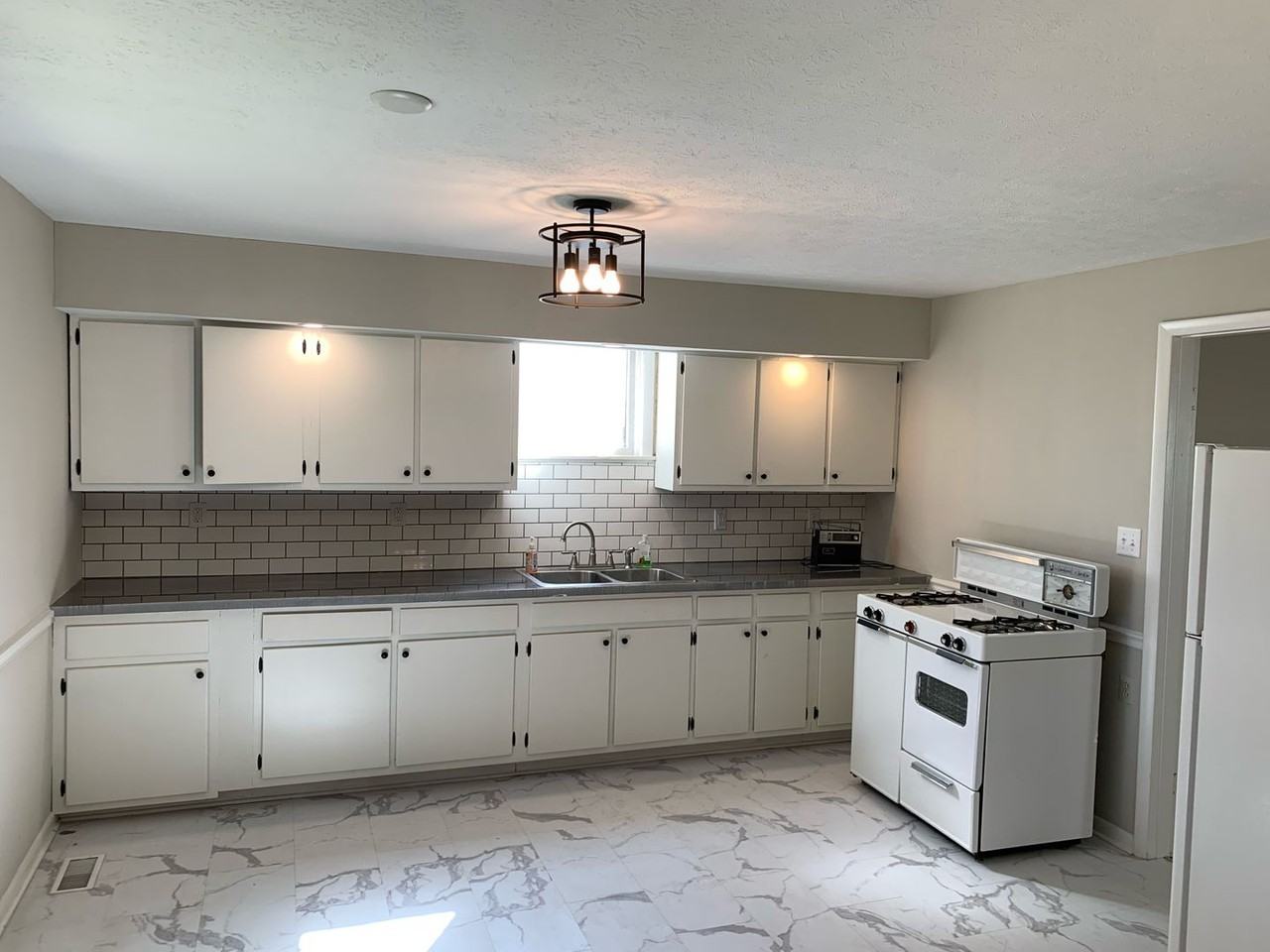 917 Vine St - Photo 3 of 10