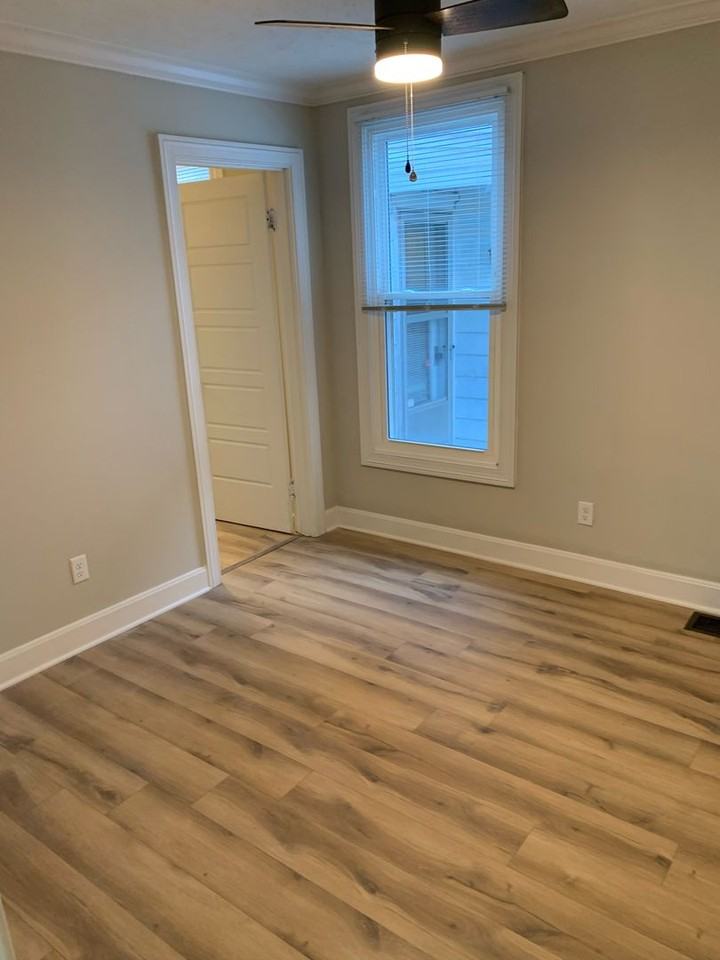 917 Vine St - Photo 7 of 10