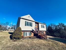 featured image of 5961 Hines Cir