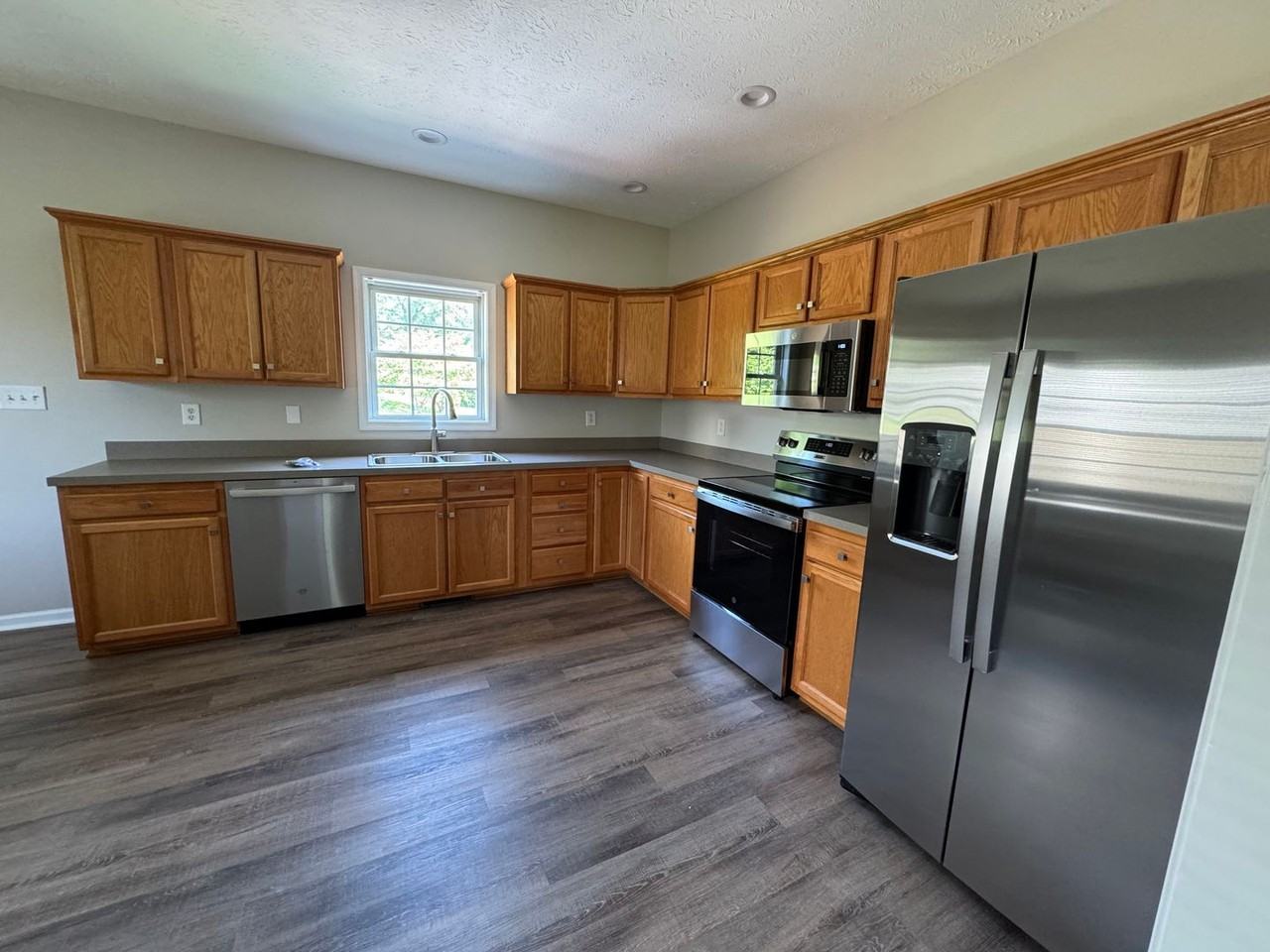 5961 Hines Cir - Photo 3 of 11