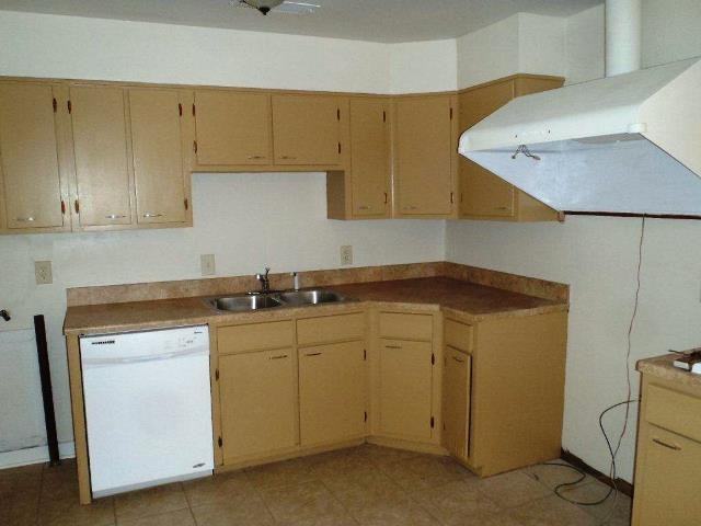 4090 Meadow Dr - Photo 3 of 9