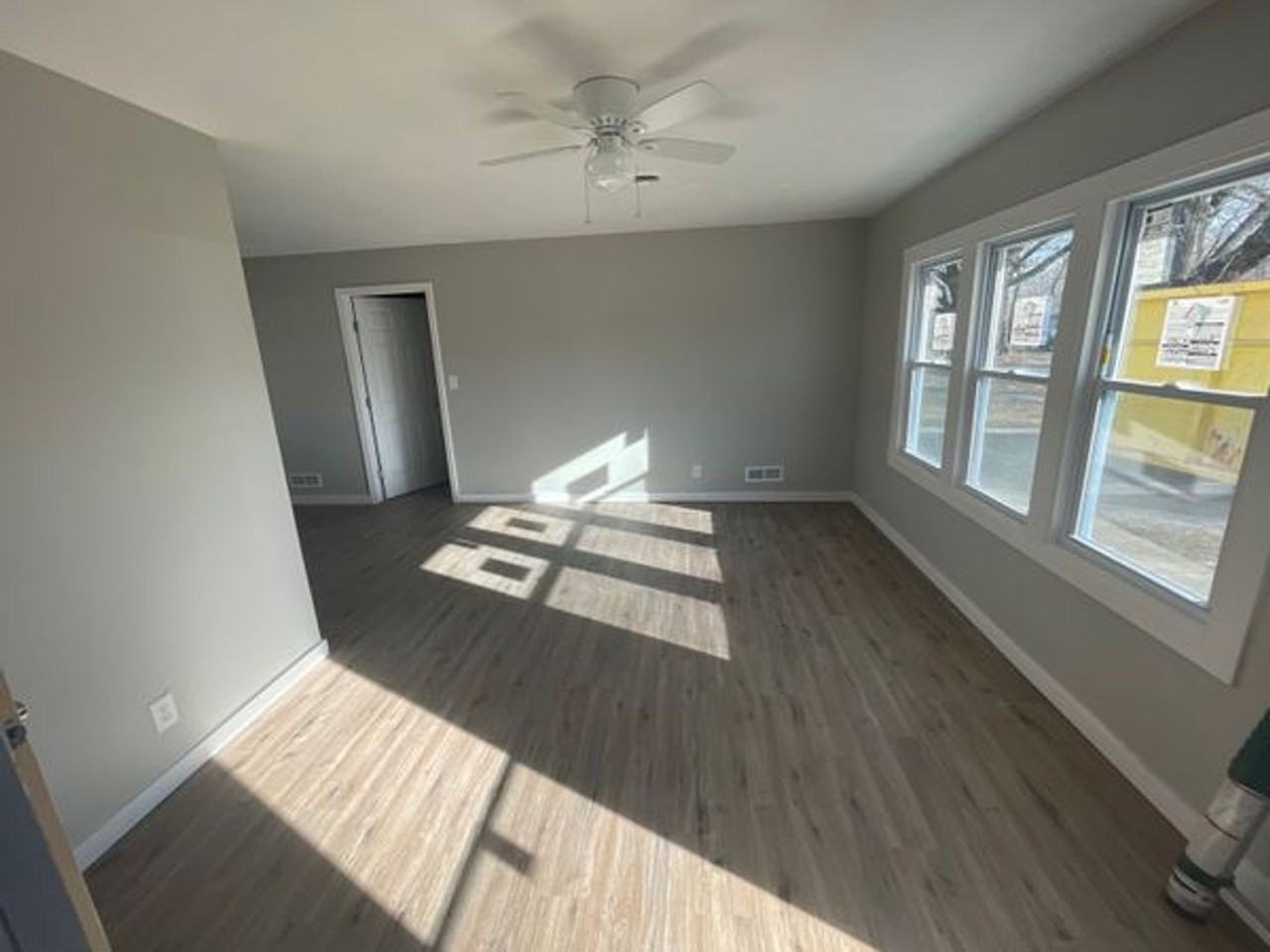 10910 Ewing Ave - Photo 2 of 10