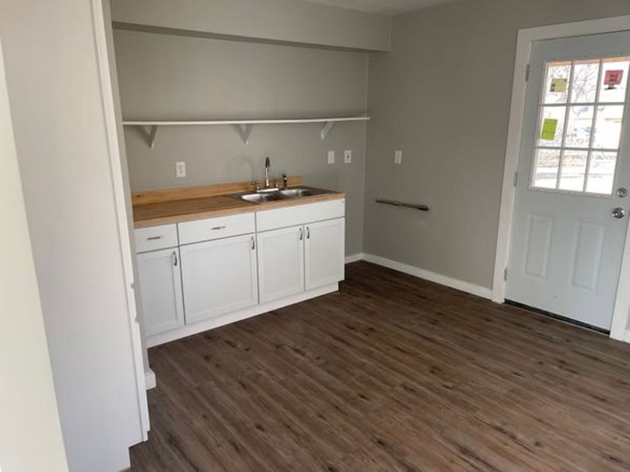 10910 Ewing Ave - Photo 5 of 10