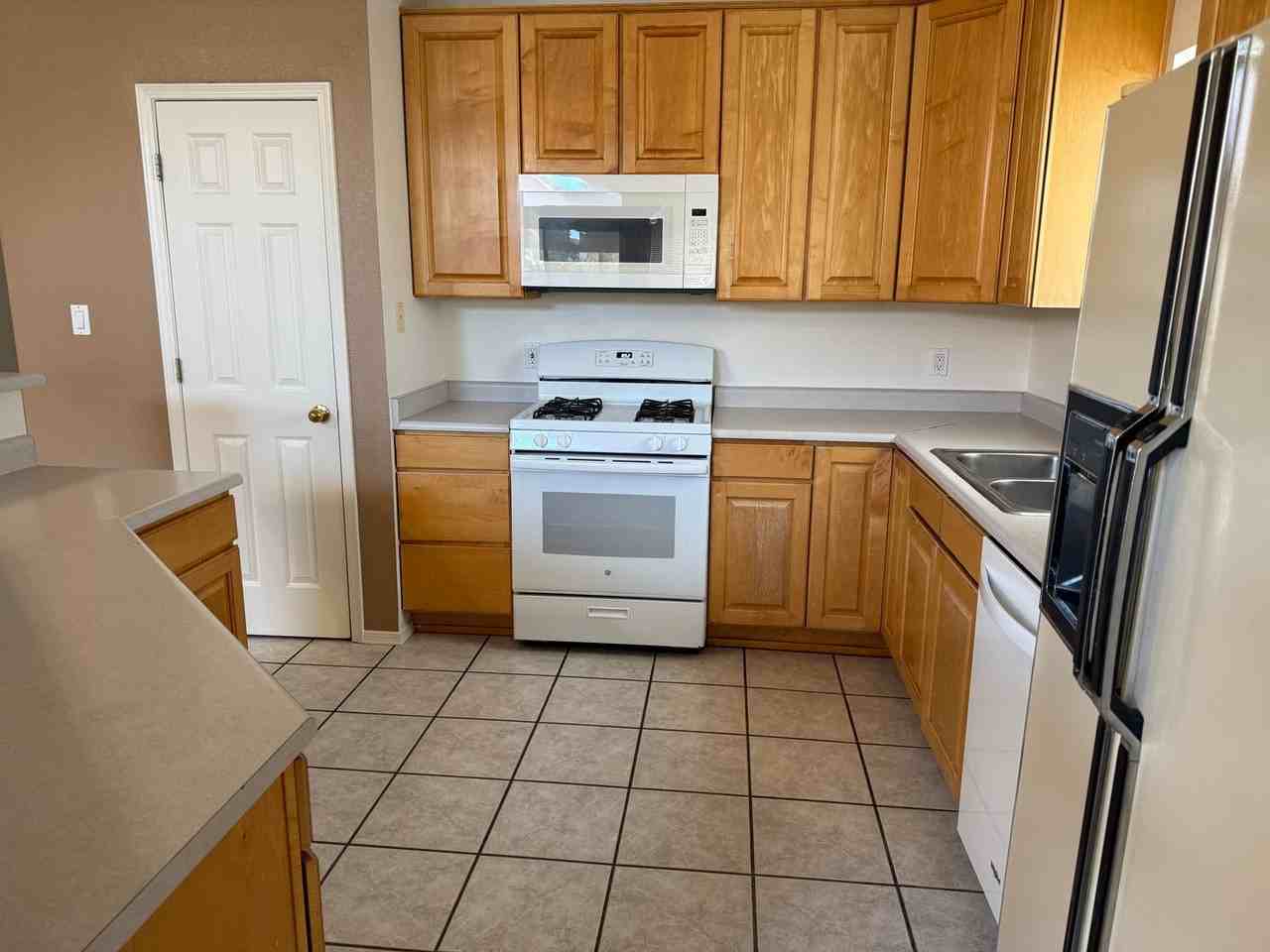 7408 Quail Springs Pl Ne - Photo 5 of 17