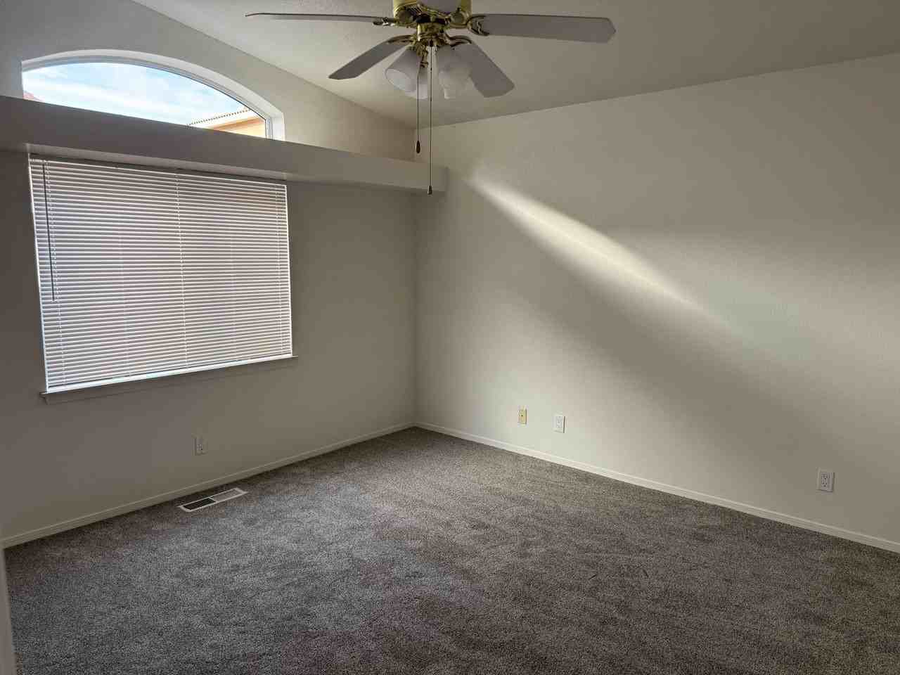 7408 Quail Springs Pl Ne - Photo 6 of 17