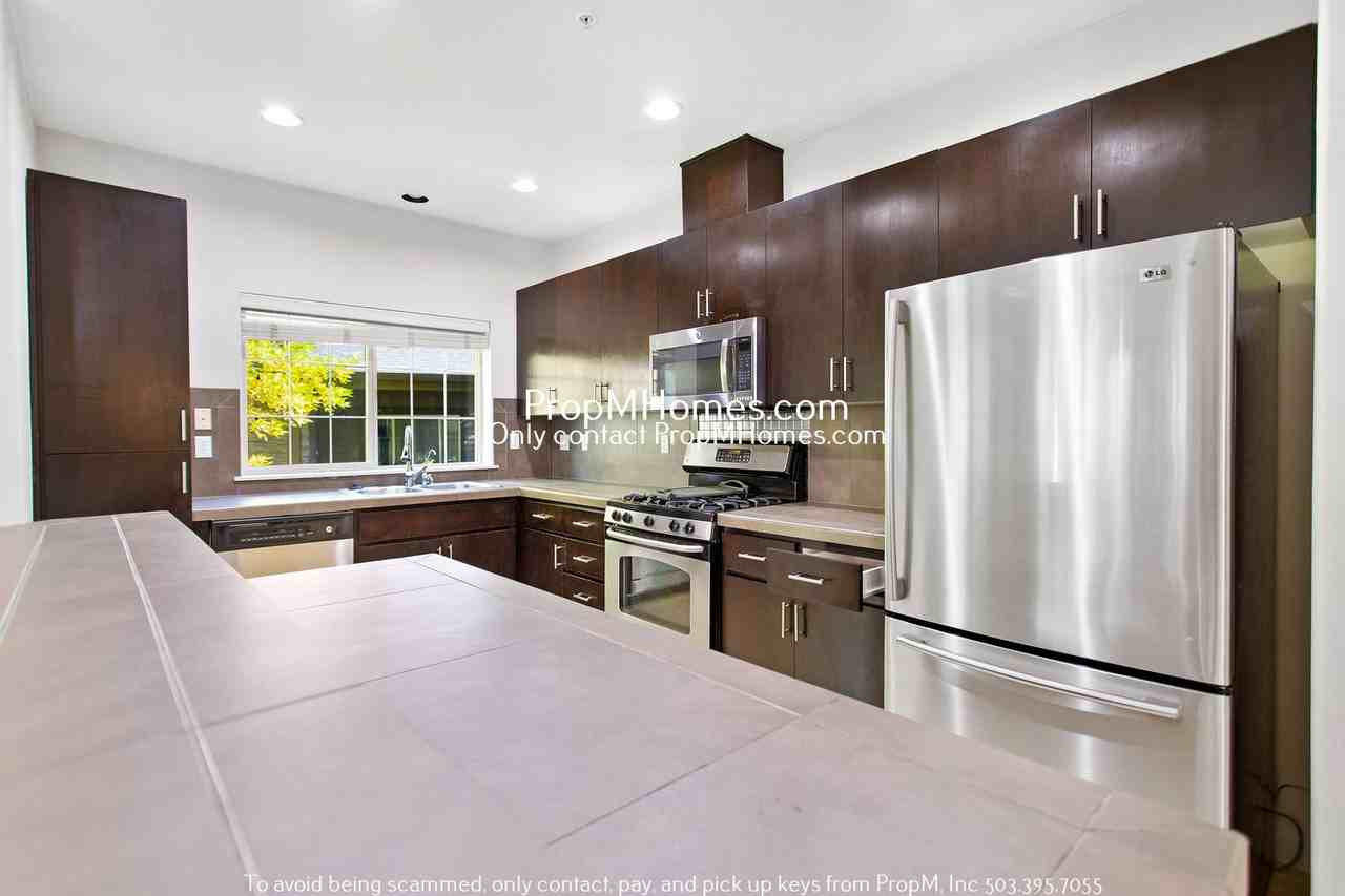 610 Ne Garswood Ln - Photo 2 of 19