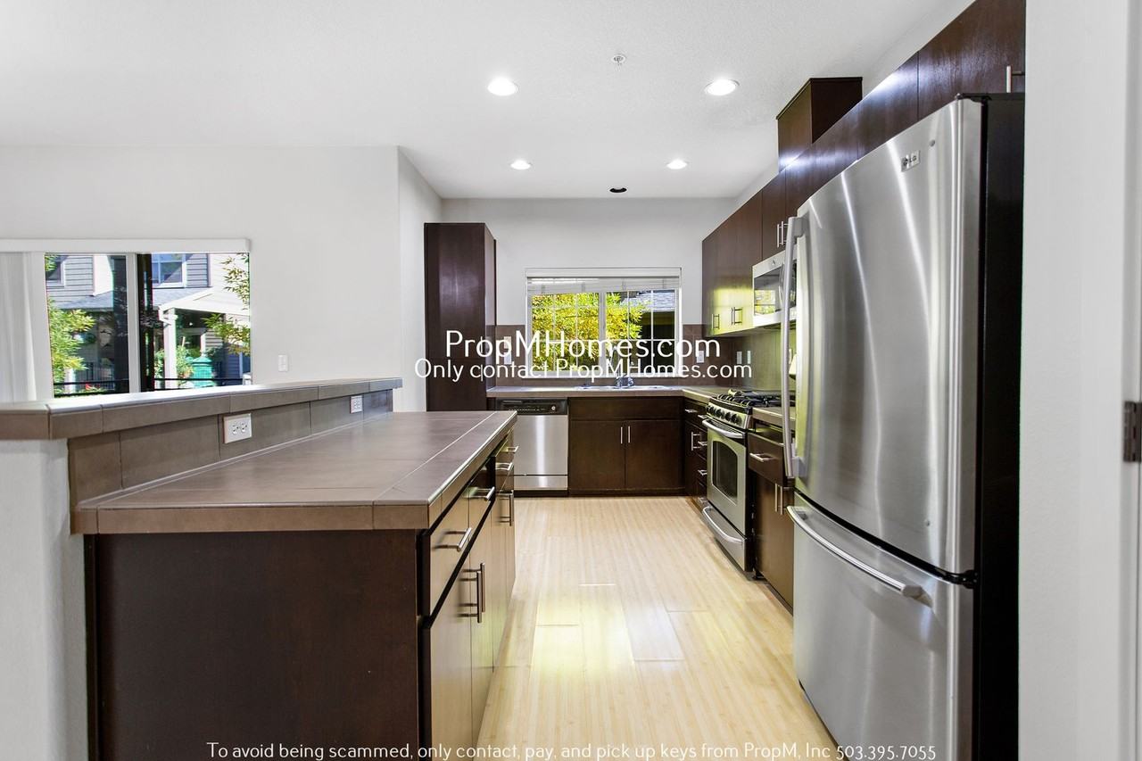 610 Ne Garswood Ln - Photo 3 of 19