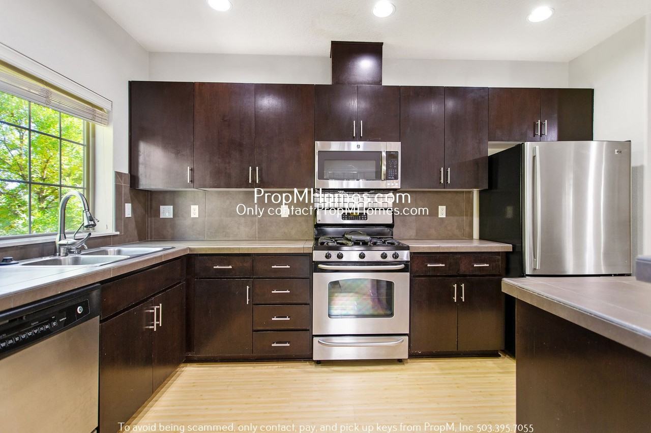 610 Ne Garswood Ln - Photo 4 of 19