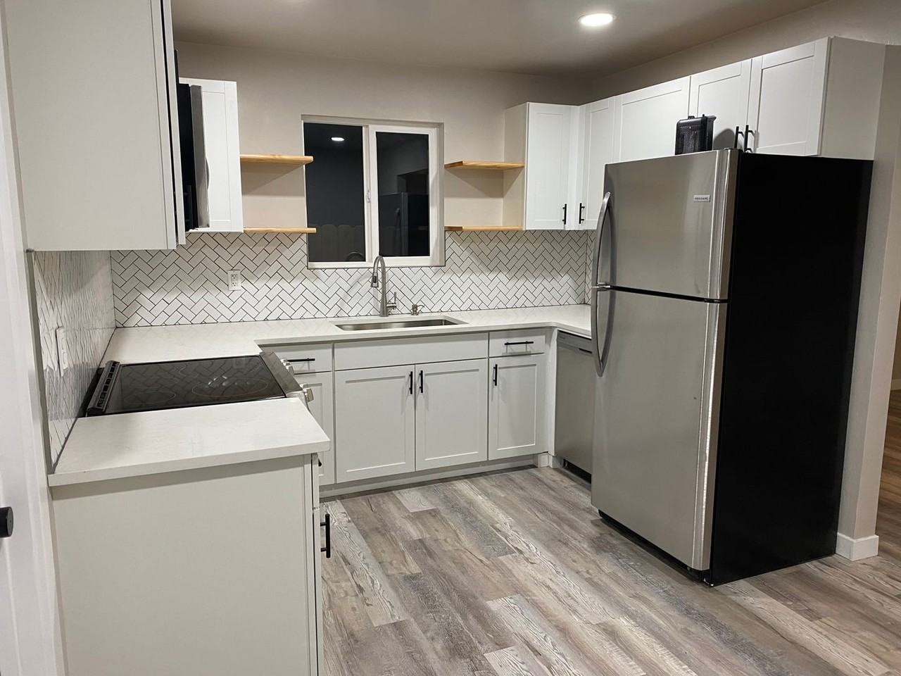 807 E Euclid Ave - Photo 3 of 15