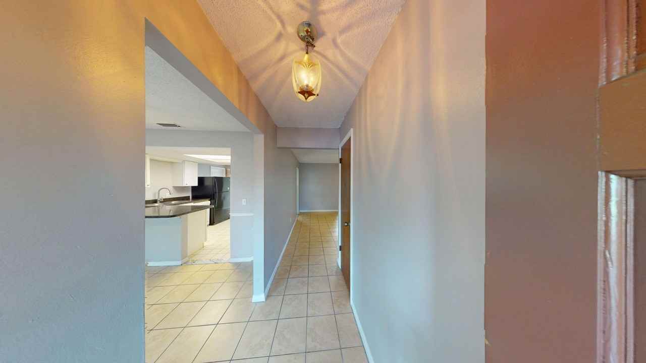 1083 Hemingway Dr - Photo 2 of 29