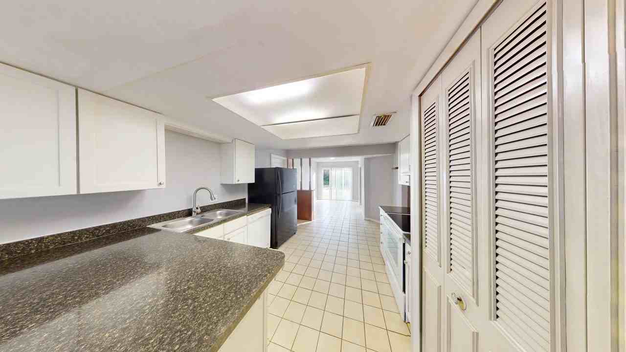 1083 Hemingway Dr - Photo 6 of 29