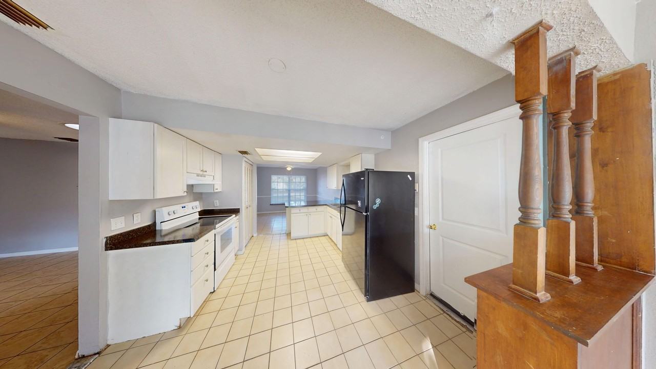 1083 Hemingway Dr - Photo 7 of 29