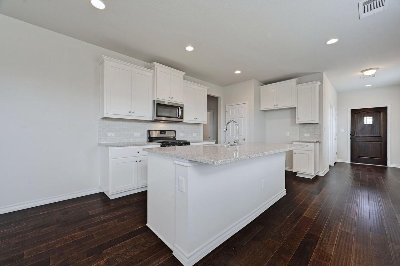 174 Silktassel Way - Photo 3 of 20