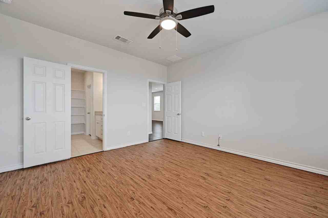 174 Silktassel Way - Photo 7 of 20